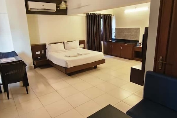 Quarto casal luxo | Escrivaninha, Wi-Fi de cortesia