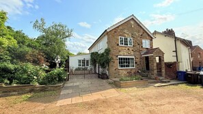 Exterior - River Views, Private Fishing and 9min train to York (Ulleskelf)