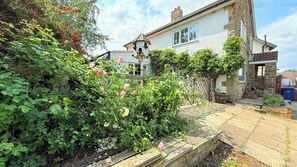 Property grounds - River Views, Private Fishing and 9min train to York (Ulleskelf)