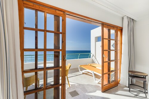 Apartment 'Playa Delphin 305' with Sea View, Balcony and Wi-Fi