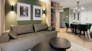 Apartment (10A) | Living area | Flat-screen TV