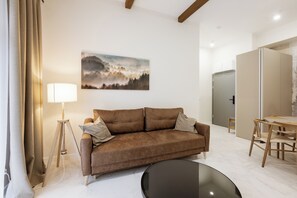 Apartemen (7) | Area keluarga | TV layar datar