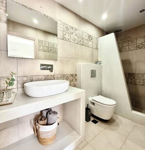 Standard Triple Room | Bathroom | Shower, hair dryer, towels, soap - Comfort Inn Fira (Santorini)