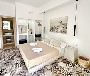 Standard Double Room - Comfort Inn Fira (Santorini)