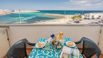 Basic-Apartment, 1 Schlafzimmer, Balkon, Strandblick | Terrasse/Patio