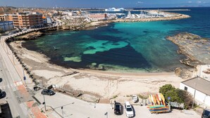 Utsikt mot strand/hav