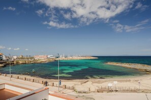 Utsikt mot strand/hav