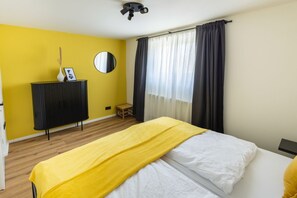 WiFi, bed sheets