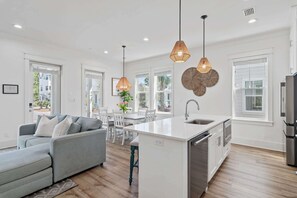 Interior - Sawgrass Retreat- Sleeps 10- Minutes to the Beach! (Santa Rosa Beach)