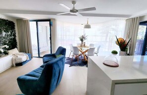 Living area - Cerulean Beachfront - Unit 1 (Sunshine Coast)