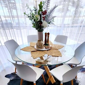 Dining - Cerulean Beachfront - Unit 1 (Sunshine Coast)