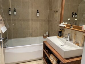 Hair dryer, towels, soap, toilet paper - Spectacular 6-person apartment right in the center, at the foot of the slopes and shops (Isola)