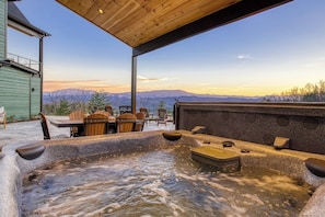 Outdoor dining - 3 Bears Cottage | Private Indoor Pool · Sleeps 20 · Resort Amenities (Sevierville)
