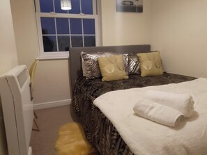 2 slaapkamers, een strijkplank/strijkijzer, gratis wifi, beddengoed
