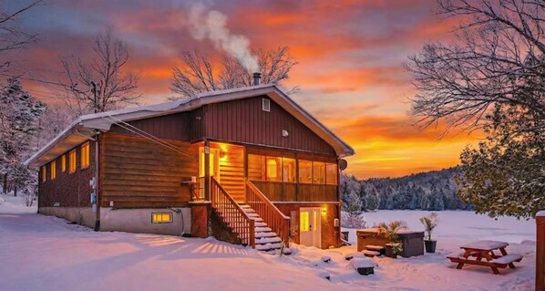 Exterior - Bécassines | Private Spa | Billiards | Waterfront (Nominingue)