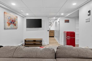 Unclassified image, 5 of 68, button