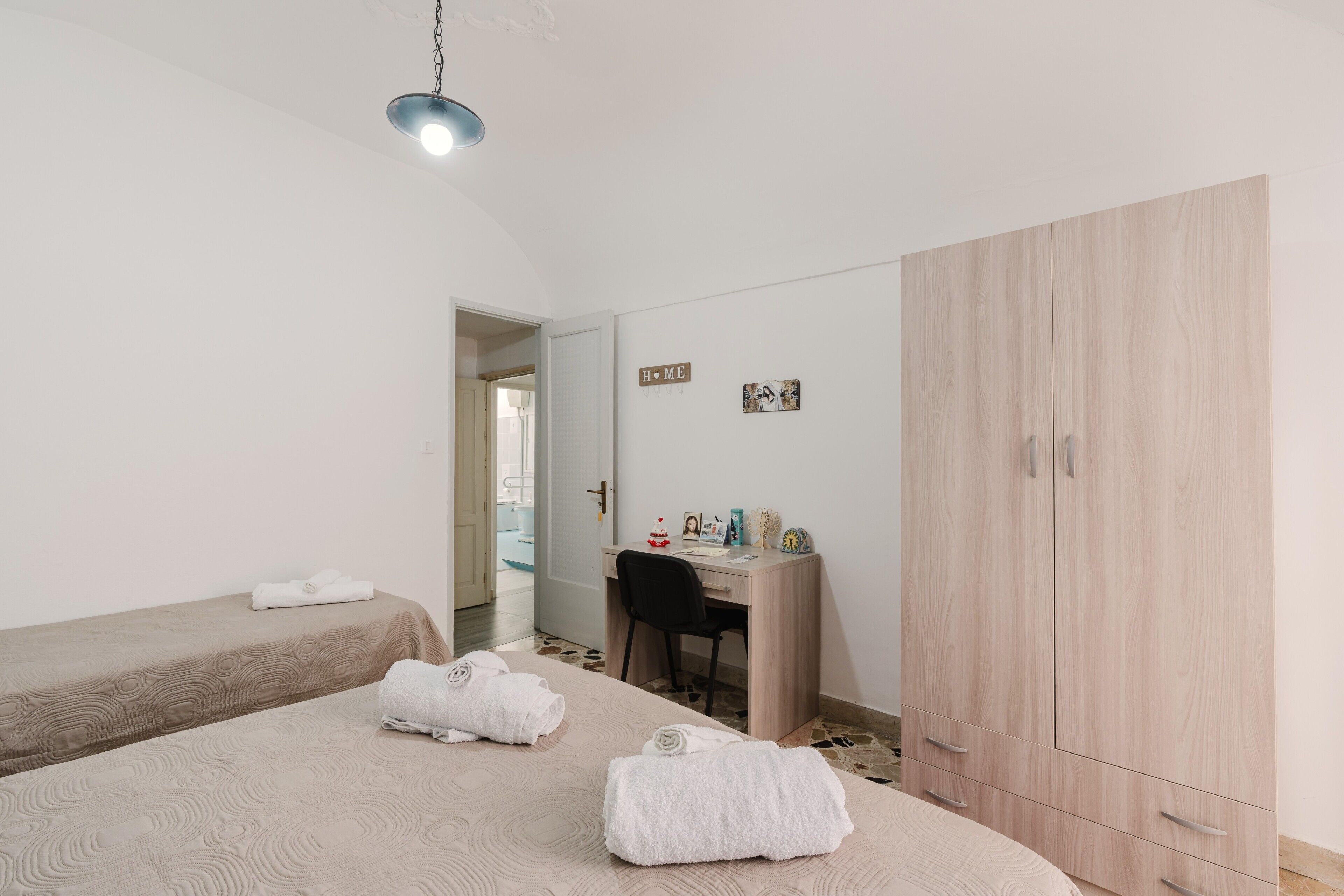 Silitysrauta/-lauta, Wi-Fi, vuodevaatteet