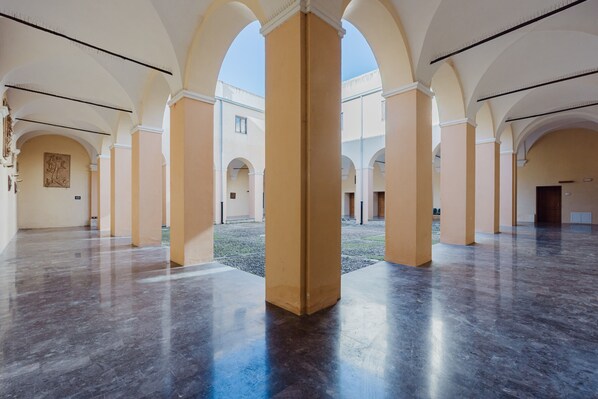 Property grounds - Apartment 'Sotto il Castello' with Private Garden, Balcony and Wi-Fi (Corleone)