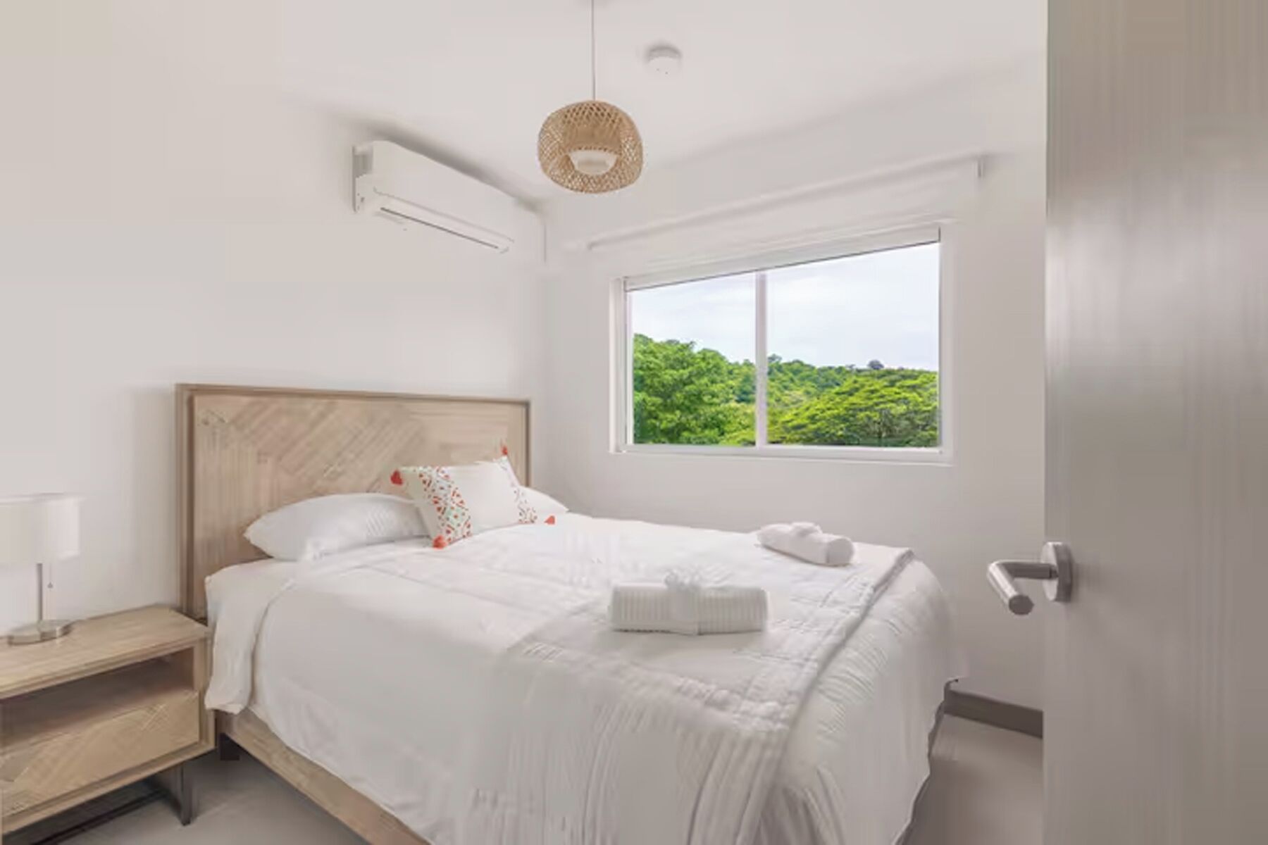 Iron/ironing board, free WiFi, bed sheets, wheelchair access