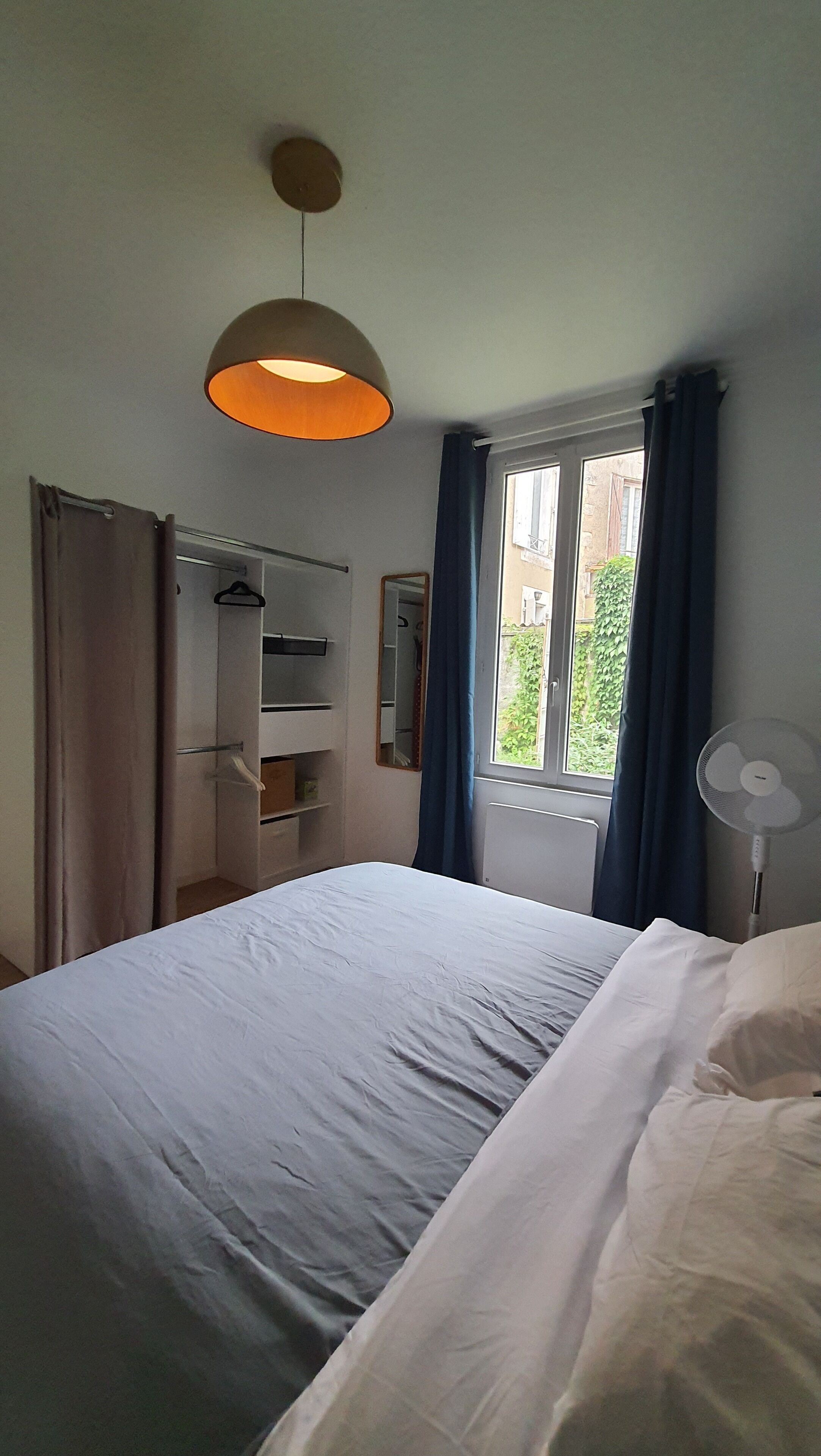 Iron/ironing board, internet, bed sheets