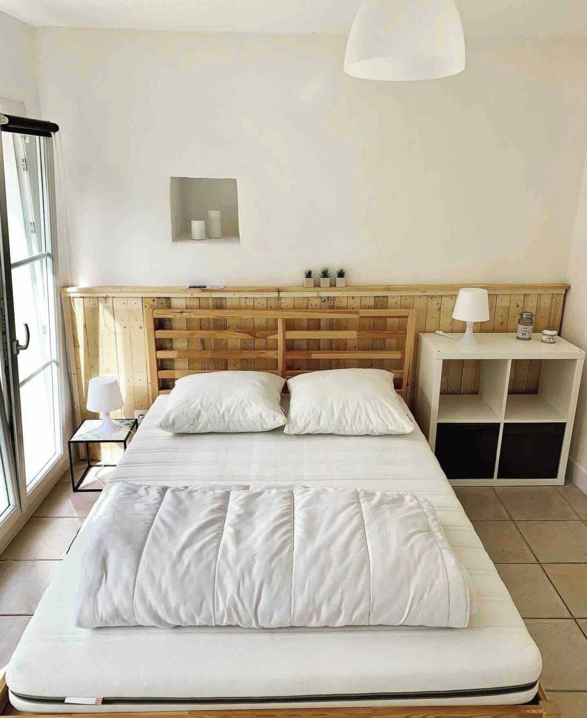 4 slaapkamers, een bureau, een strijkplank/strijkijzer