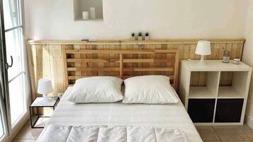 4 slaapkamers, een bureau, een strijkplank/strijkijzer