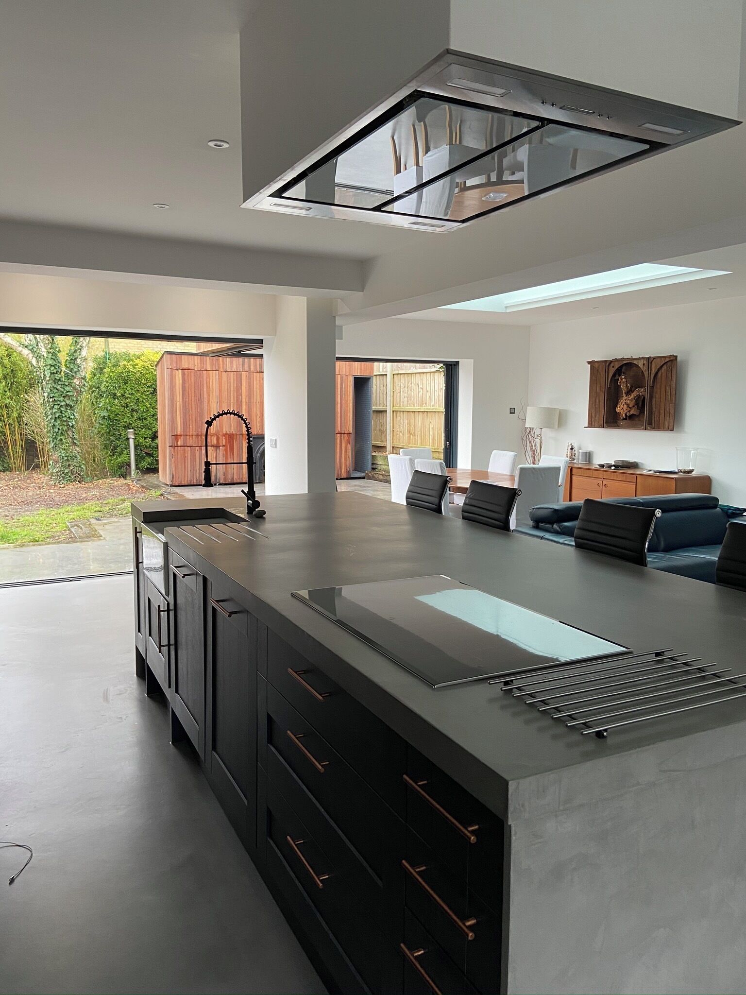 المنشأة من الداخل