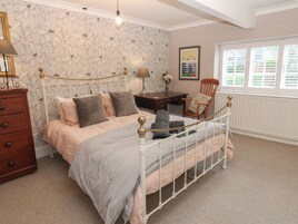 2 bedrooms, individually decorated, individually furnished, free WiFi