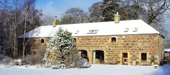 Cosy Cottage set in lovely gardens, 2 miles east of the seaside town of Nairn