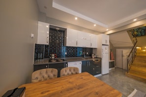 Refrigerador, horno, placa de cocina, lavavajillas