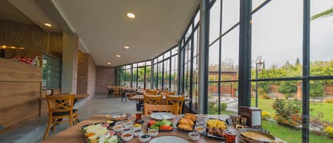 Daily continental breakfast (TRY 750 per person)