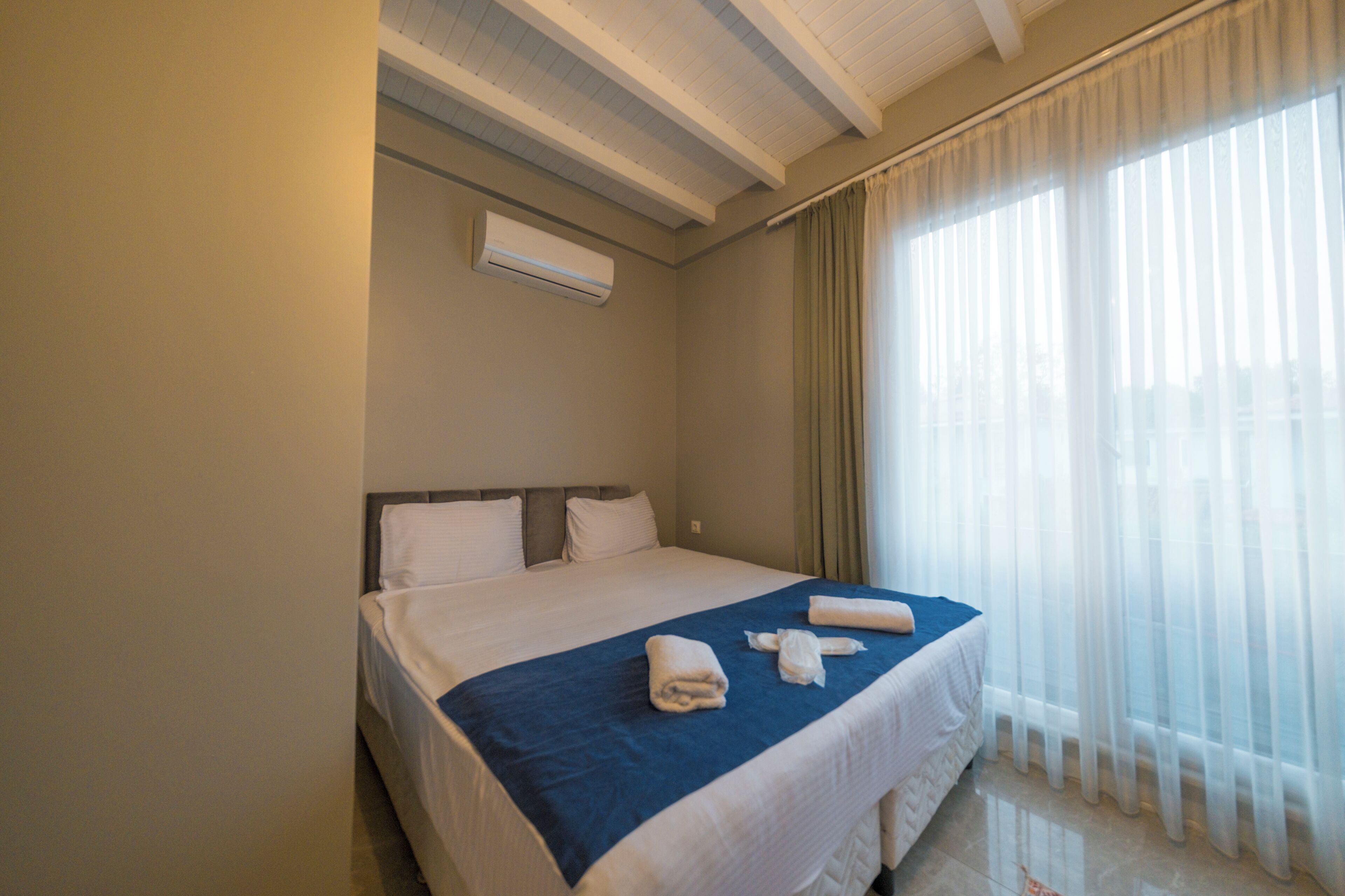 Iron/ironing board, free WiFi