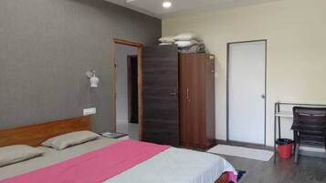 Bügeleisen/Bügelbrett, WLAN, Bettwäsche