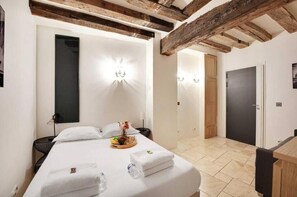 Soundproofing, iron/ironing board, WiFi, bed sheets - Family Apartment - Quartier Latin (Paris)