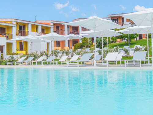 Aparthotel in Costa Serena just 700 mt from the sea