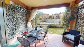 Outdoor dining - Borgo Torchio H3 ByBookinggardalake (Manerba del Garda)