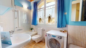 Shower, hair dryer, towels - Borgo Torchio H3 ByBookinggardalake (Manerba del Garda)