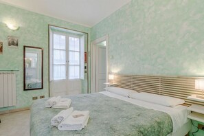 2 bedrooms, iron/ironing board - A comfortable, welcoming 40 square meters apartment, perfect for four people, located on the second floor of a period building (NO elevator).The property is located near the Vittorio Emanuele I Bridge in a quiet residential area, well-connected to the ci (Turin)