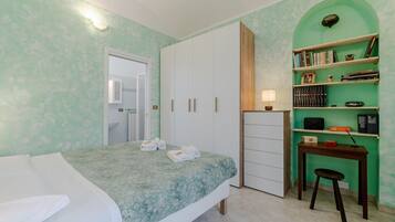 2 Schlafzimmer, Bügeleisen/Bügelbrett