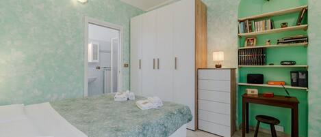 2 chambres, fer et planche à repasser