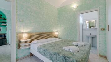 2 Schlafzimmer, Bügeleisen/Bügelbrett