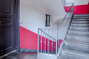 Interior - GuestHost - A comfortable, welcoming 40 square meters apartment, perfect for four people, located on the second floor of a period building (NO elevator).The property is located near the Vittorio Emanuele I Bridge in a quiet residential area, well-connect (Turin)