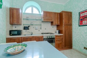 Kühlschrank, Mikrowelle, Toaster