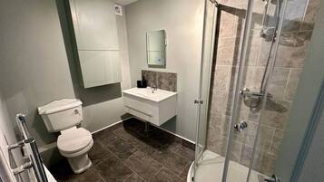 Douche, savon, papier toilette