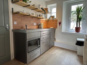Private kitchen - A cosy and stylish apartment with views across Mumbles bay. Pet friendly (Mumbles)