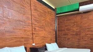 Deluxe Double or Twin Room | Desk, laptop workspace, iron/ironing board (on request), free WiFi - Lang du lich sinh thai da noi (Can Tho)