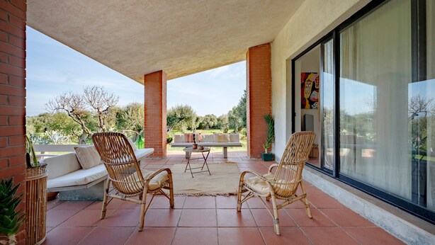 A covered patio with wicker chairs, a table, and a sofa. - Apartment 'Villa Ada' with Wi-Fi and Air Conditioning (Cozze)