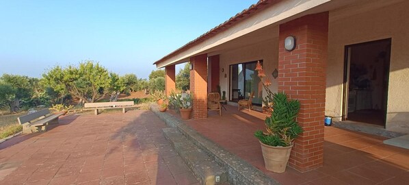 Terrace/patio - Apartment 'Villa Ada' with Wi-Fi and Air Conditioning (Cozze)