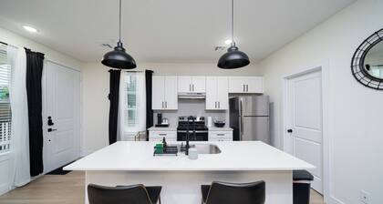 Cozy East Downtown Houston Getaway Near UH, Med Center, NRG Stadium