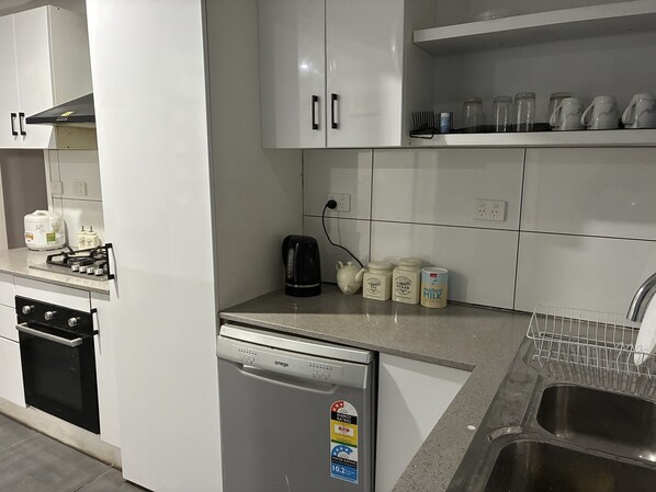 Private kitchen - New Gem in Deer park- 3 bedroom and 2-bathroom family sized home (Deer)